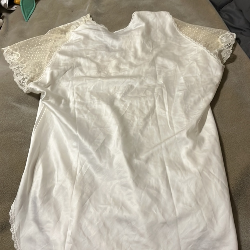 Vintage Beth Lingerie Nightgown. - Picture 2 of 16